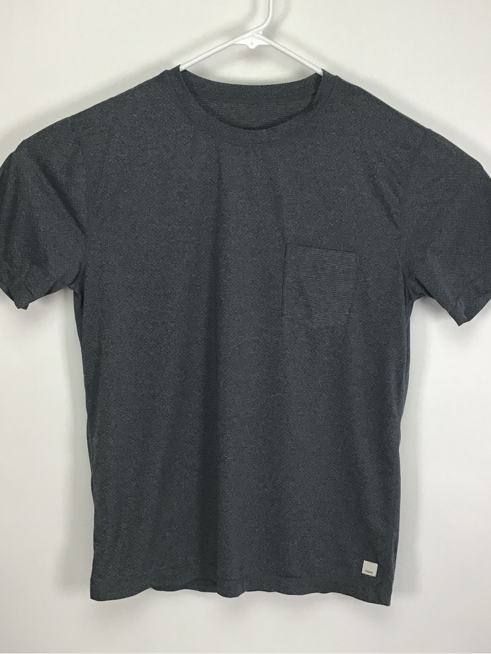 Vuori Tradewind men’s short sleeve mesh performance tee shirt large